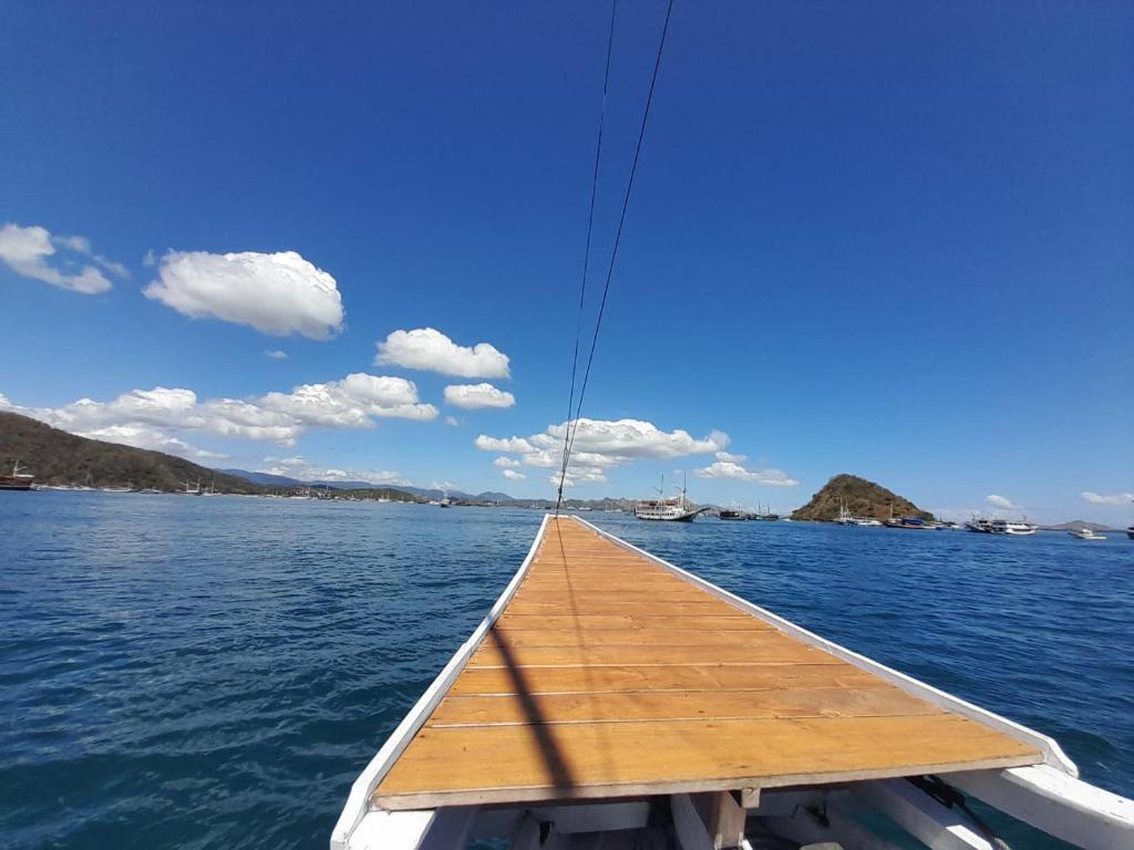 Komodoku One Love Homestay And Tour Labuan Bajo Extérieur photo