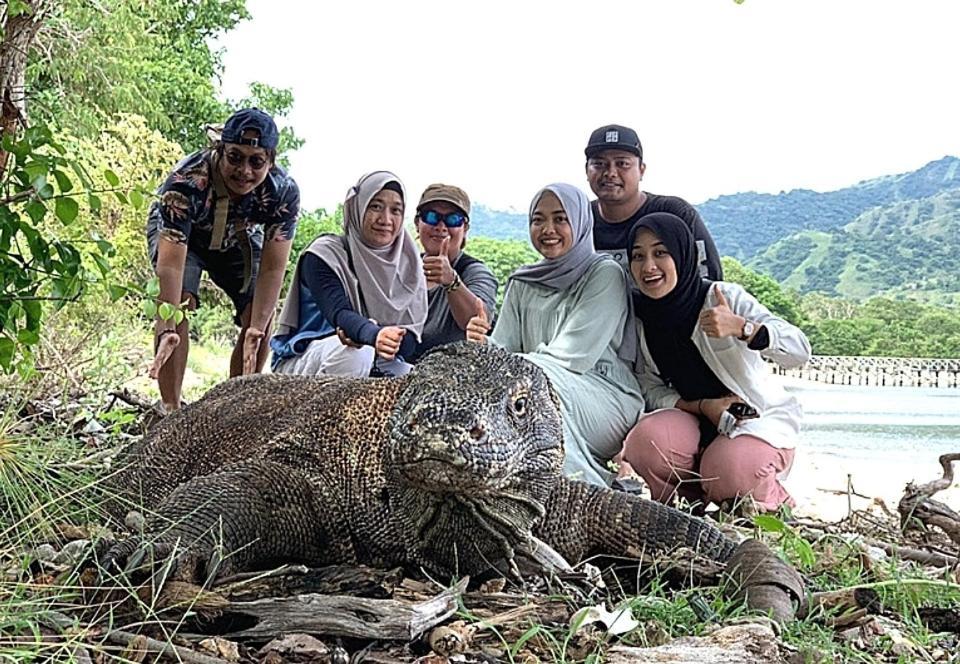 Komodoku One Love Homestay And Tour Labuan Bajo Extérieur photo