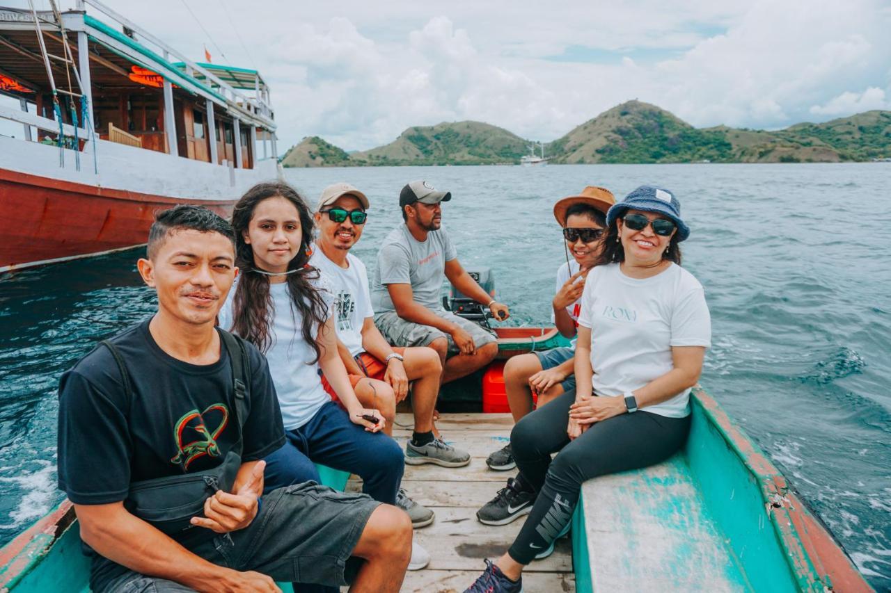 Komodoku One Love Homestay And Tour Labuan Bajo Extérieur photo