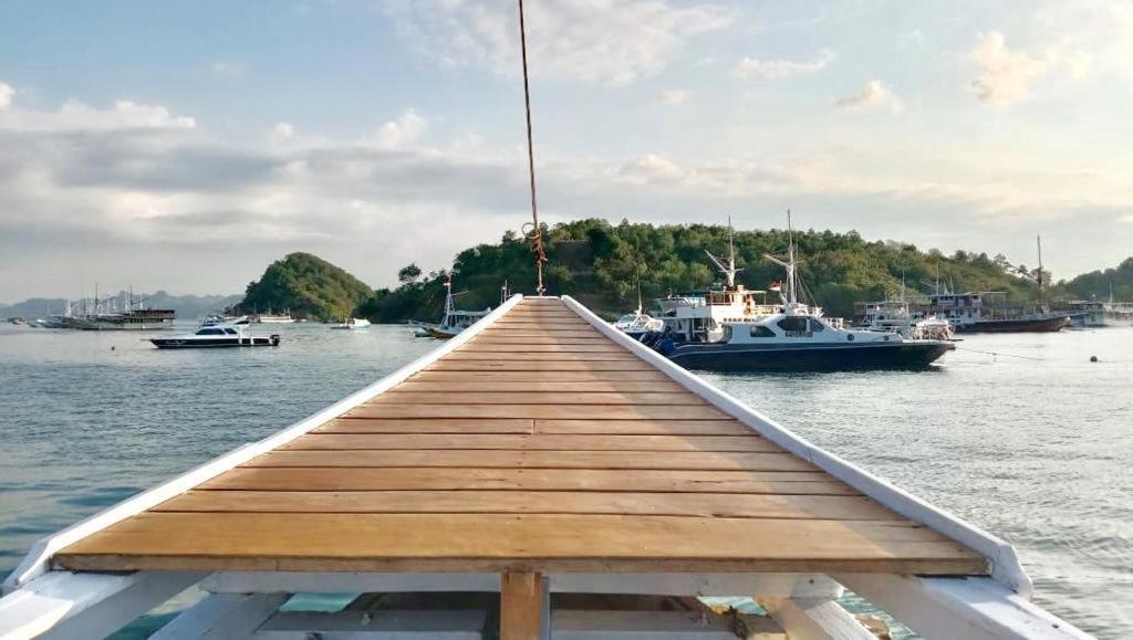 Komodoku One Love Homestay And Tour Labuan Bajo Extérieur photo