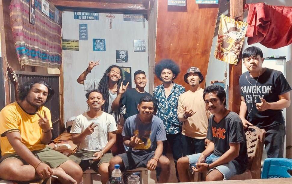 Komodoku One Love Homestay And Tour Labuan Bajo Extérieur photo