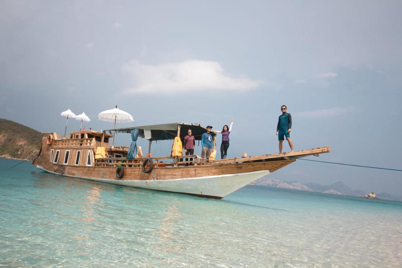 Komodoku One Love Homestay And Tour Labuan Bajo Extérieur photo