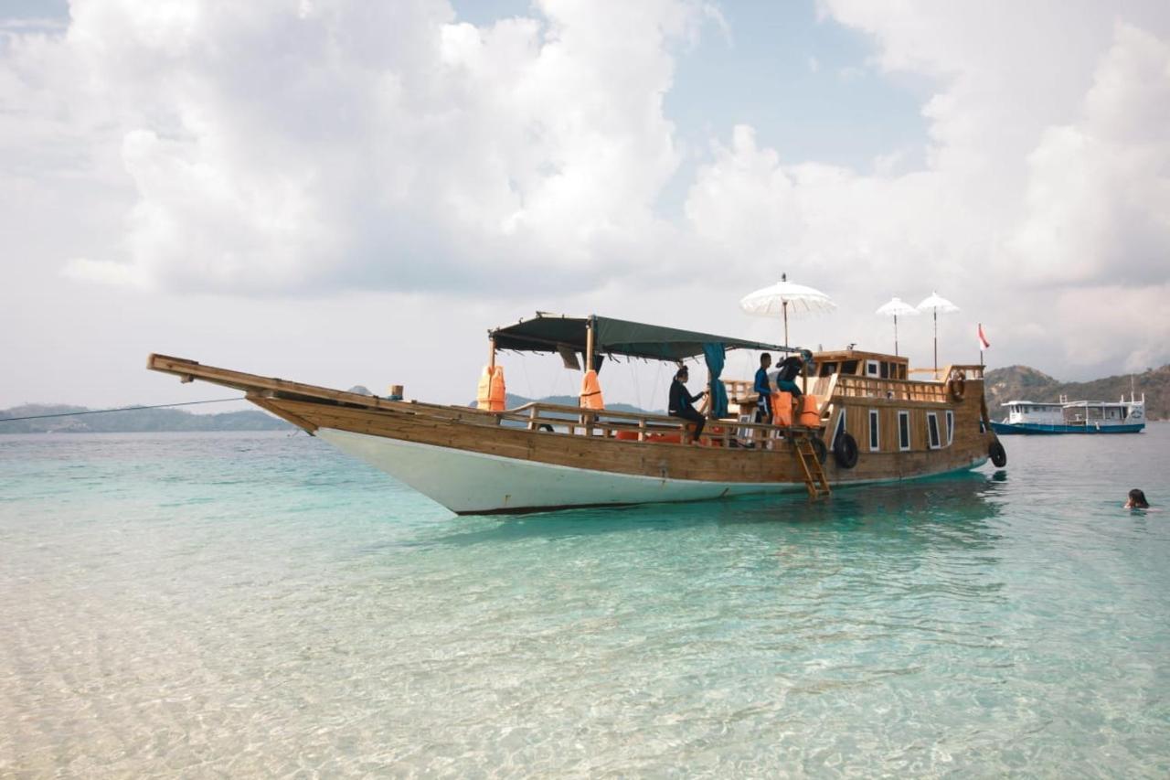 Komodoku One Love Homestay And Tour Labuan Bajo Extérieur photo